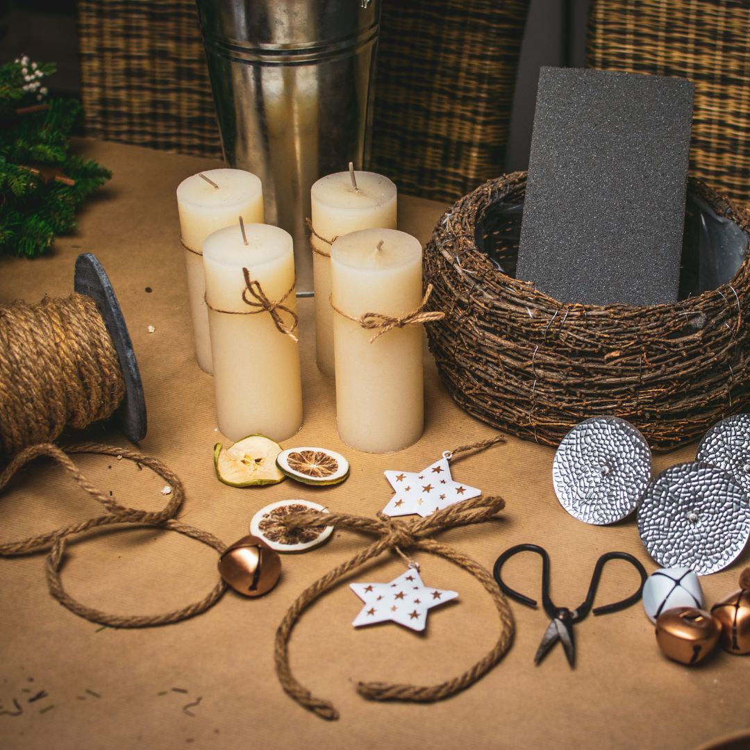Pomůcky a materiál pro výrobu adventního věnce